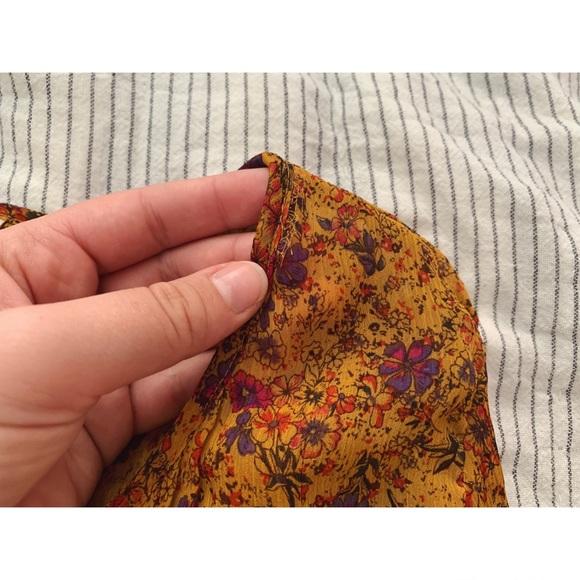 Mustard floral blouse with adjustable sleeves - Picture 3 of 6
